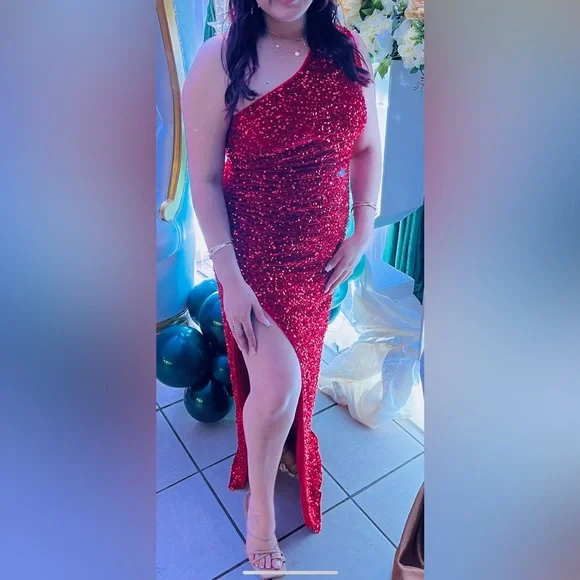 Red sequin formal dress - Picture 4 of 4